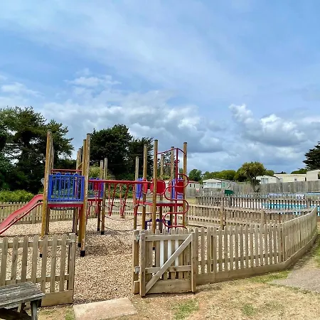 Cheerful Holiday Home At Landscove Holiday Park In Brixham Exterior photo