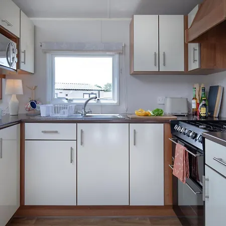 Cheerful Holiday Home At Landscove Holiday Park In Brixham Exterior photo