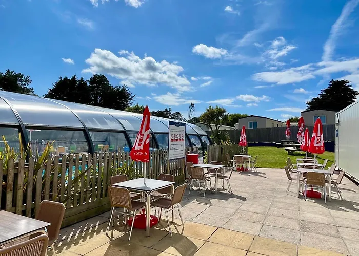 Cheerful Holiday Home At Landscove Holiday Park In Brixham